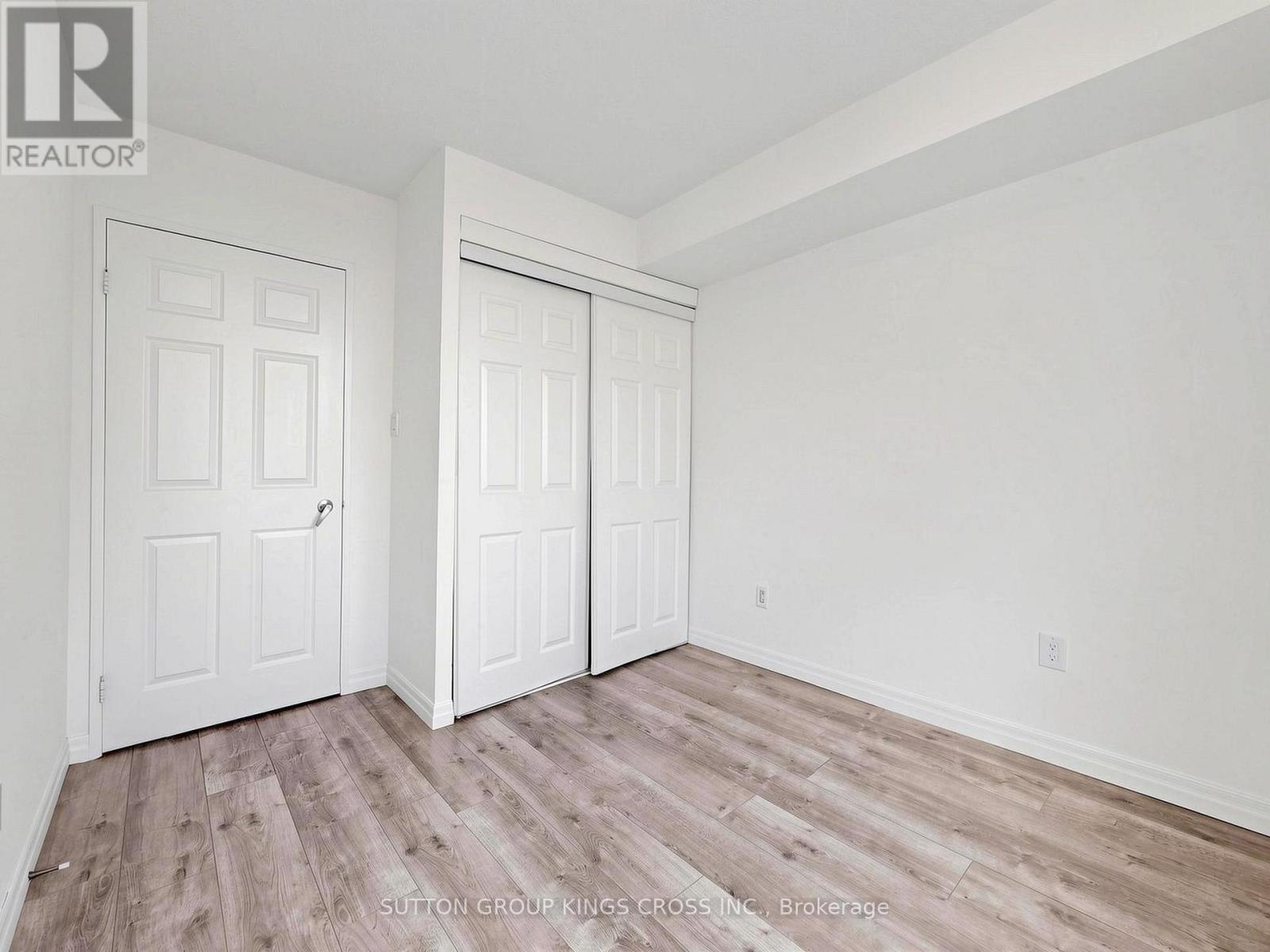 #706 265 ENFIELD PLACE - 32