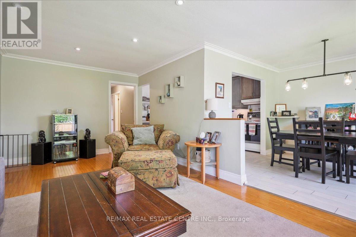 74 MOUNTAINVIEW ROAD S - 13