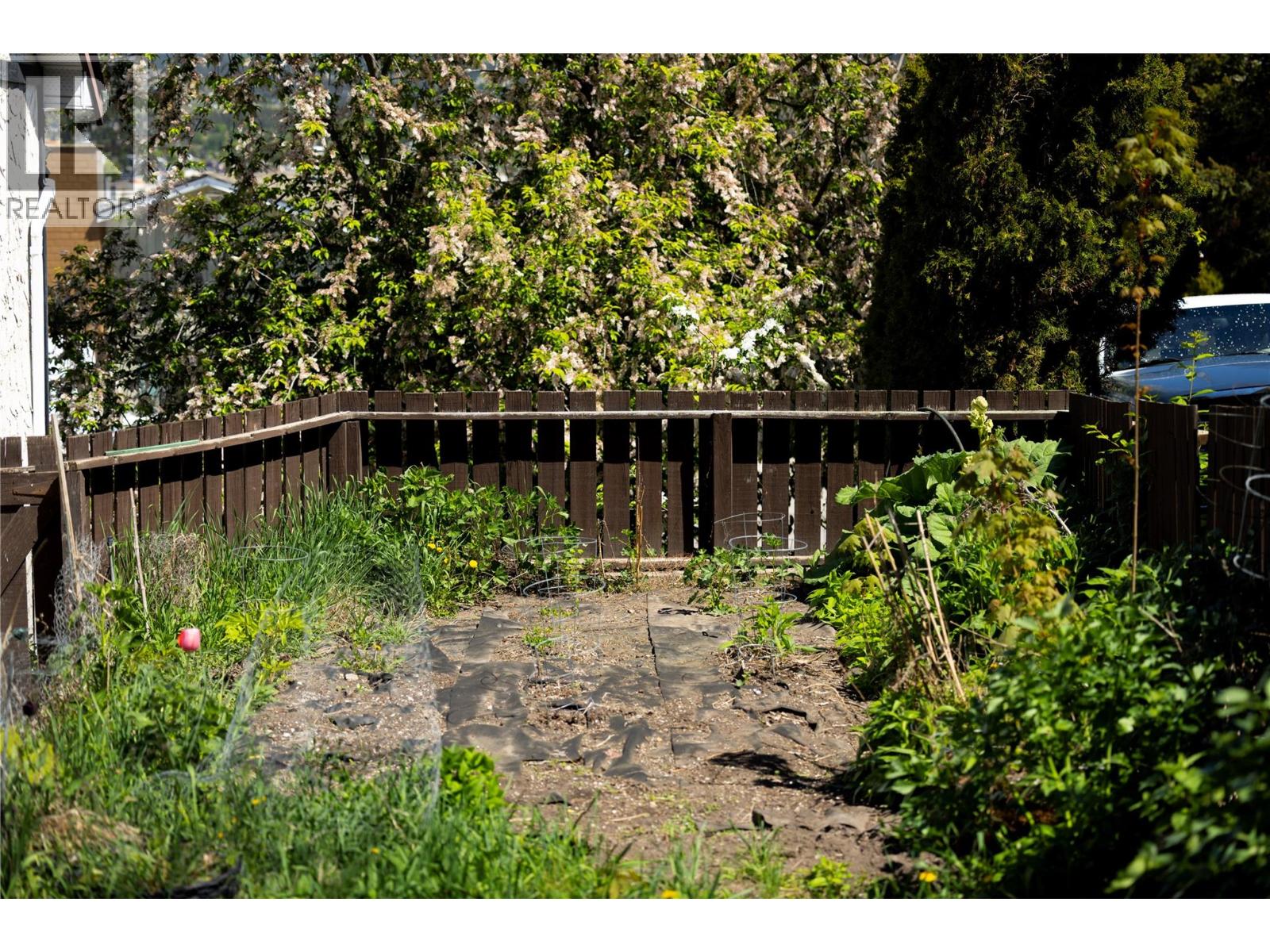 3928 15 Crescent, Vernon