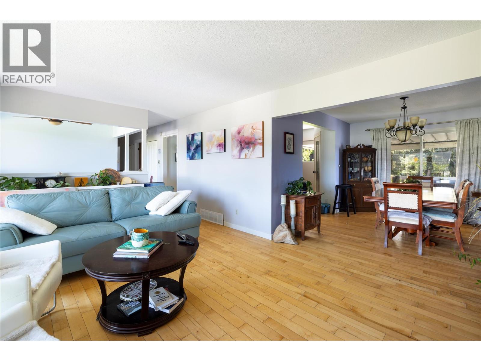 3928 15 Crescent, Vernon