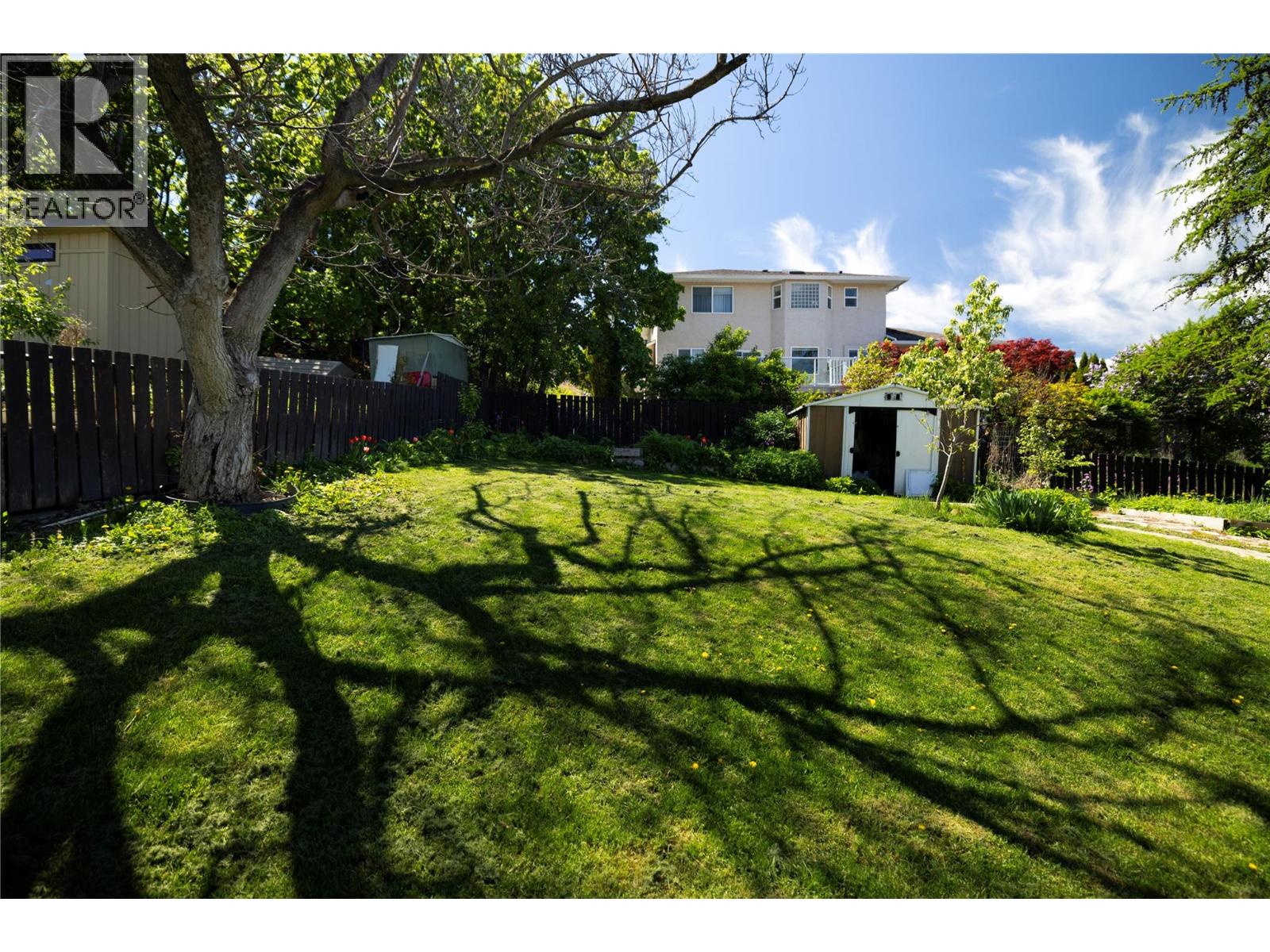 3928 15 Crescent, Vernon