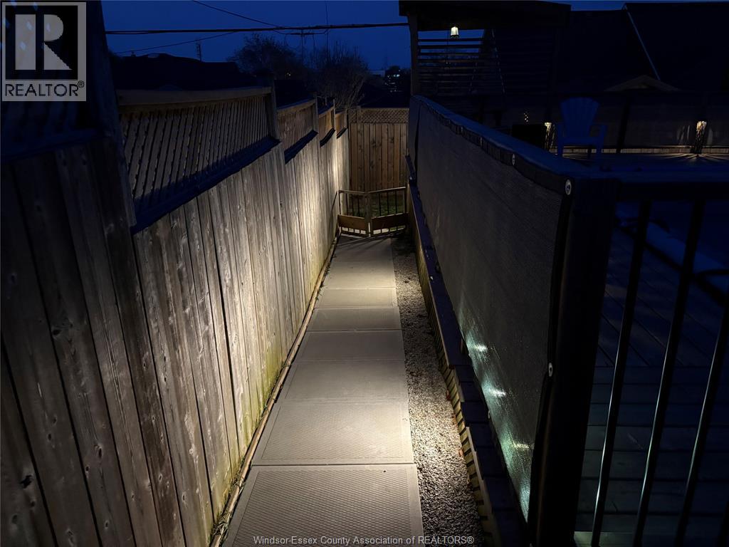 22 ROGER STREET — photo 33