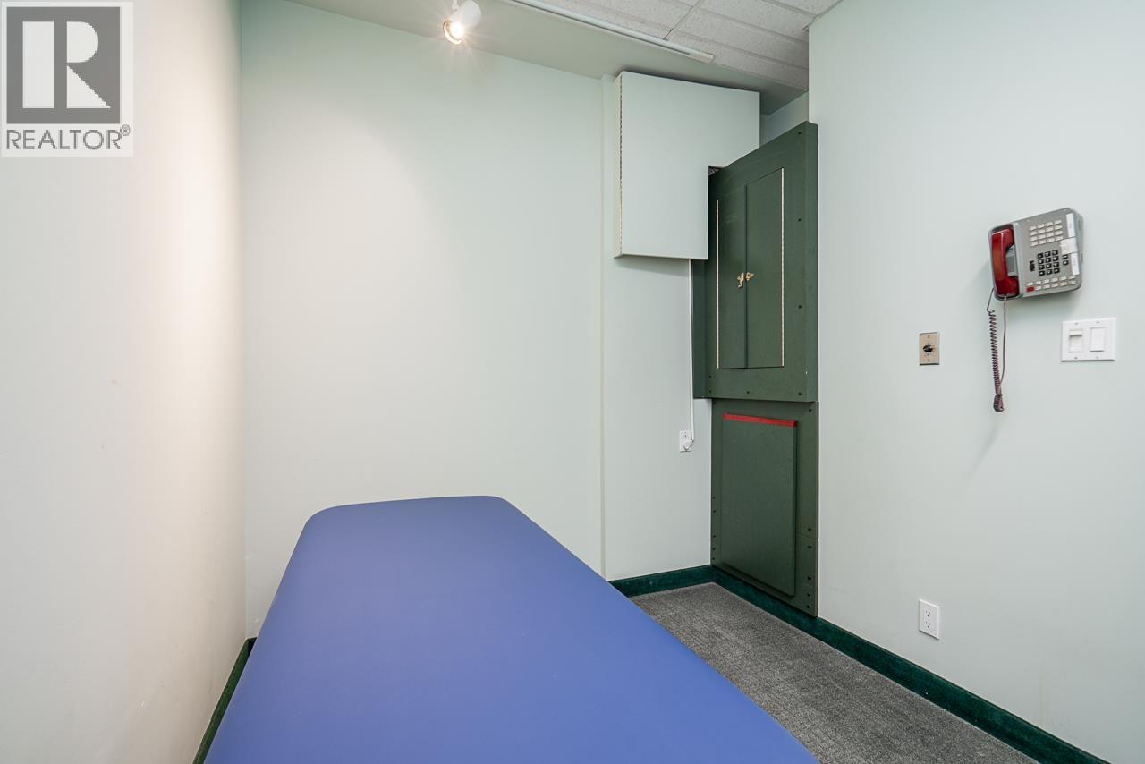 4828 FRASER STREET — photo 23