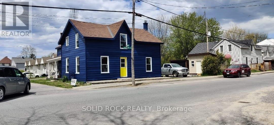 201 CLOTHIER ST STREET E - 1