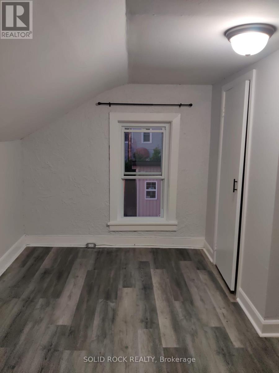 201 CLOTHIER ST STREET E - 21
