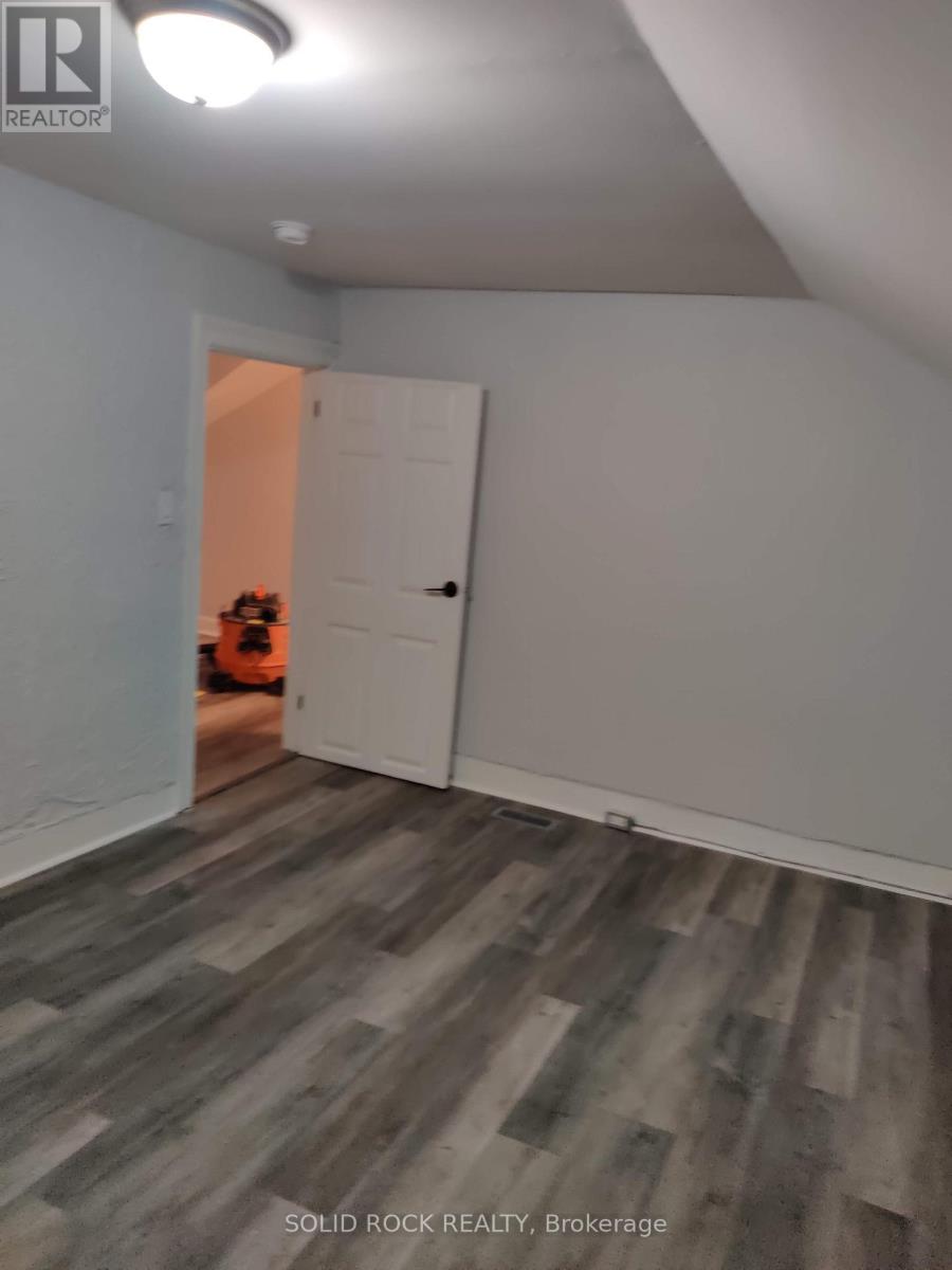 201 CLOTHIER ST STREET E - 22