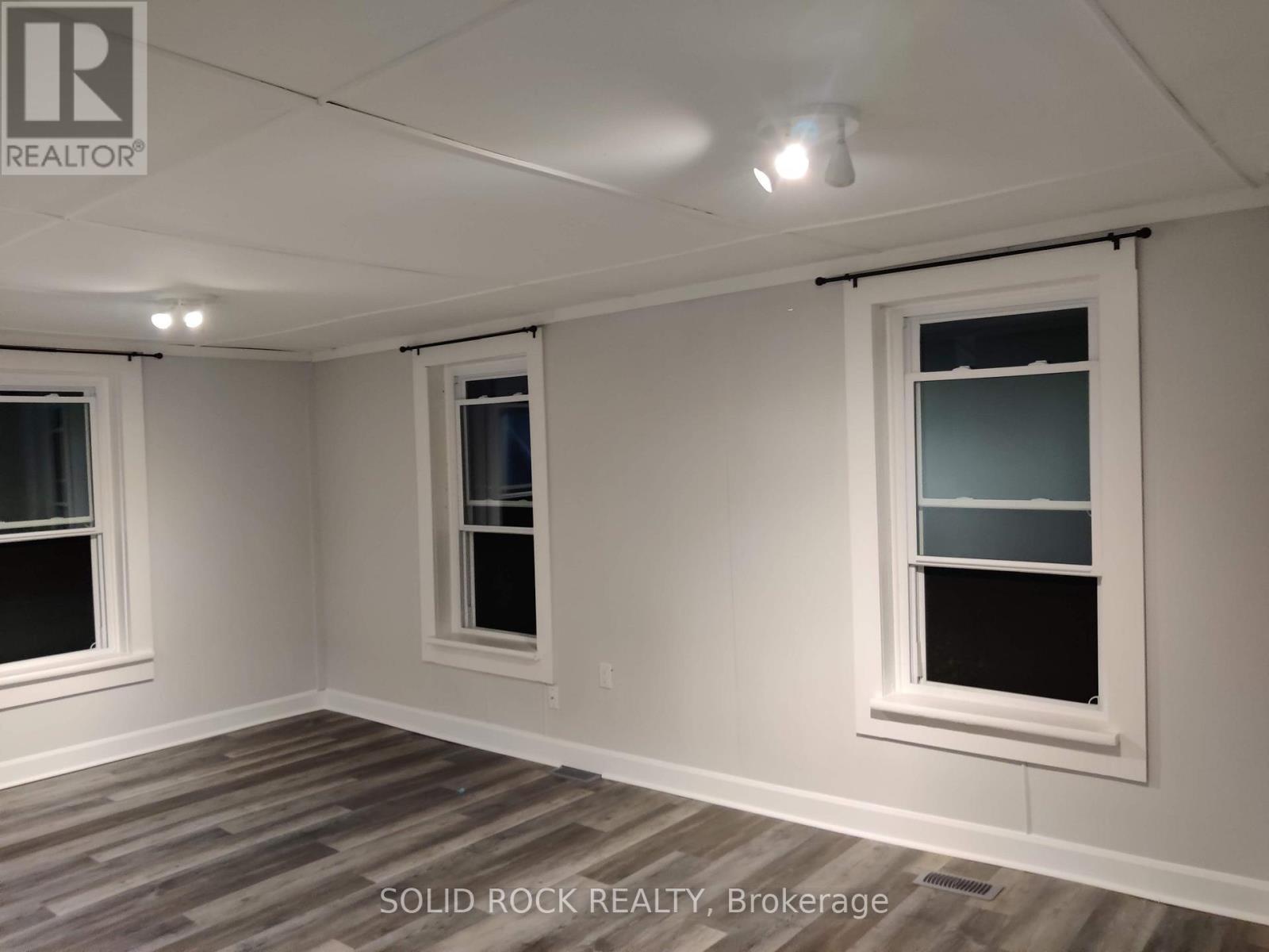 201 CLOTHIER ST STREET E - 29