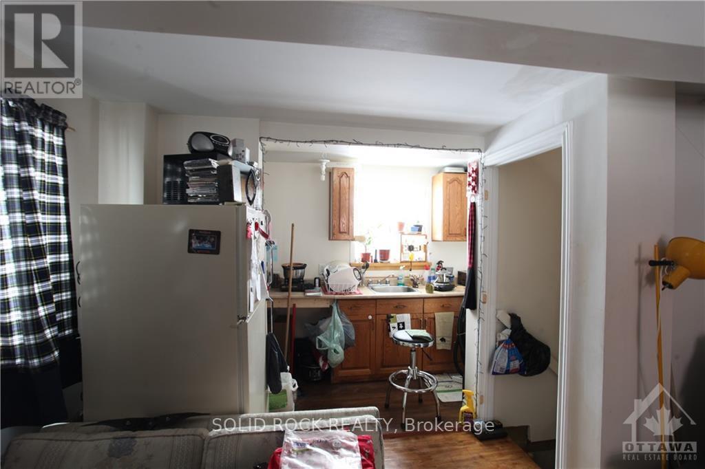 201 CLOTHIER ST STREET E - 36