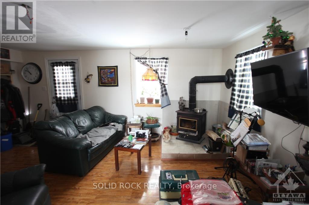 201 CLOTHIER ST STREET E - 37