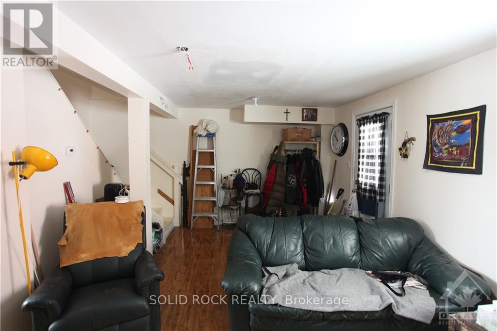 201 CLOTHIER ST STREET E - 38