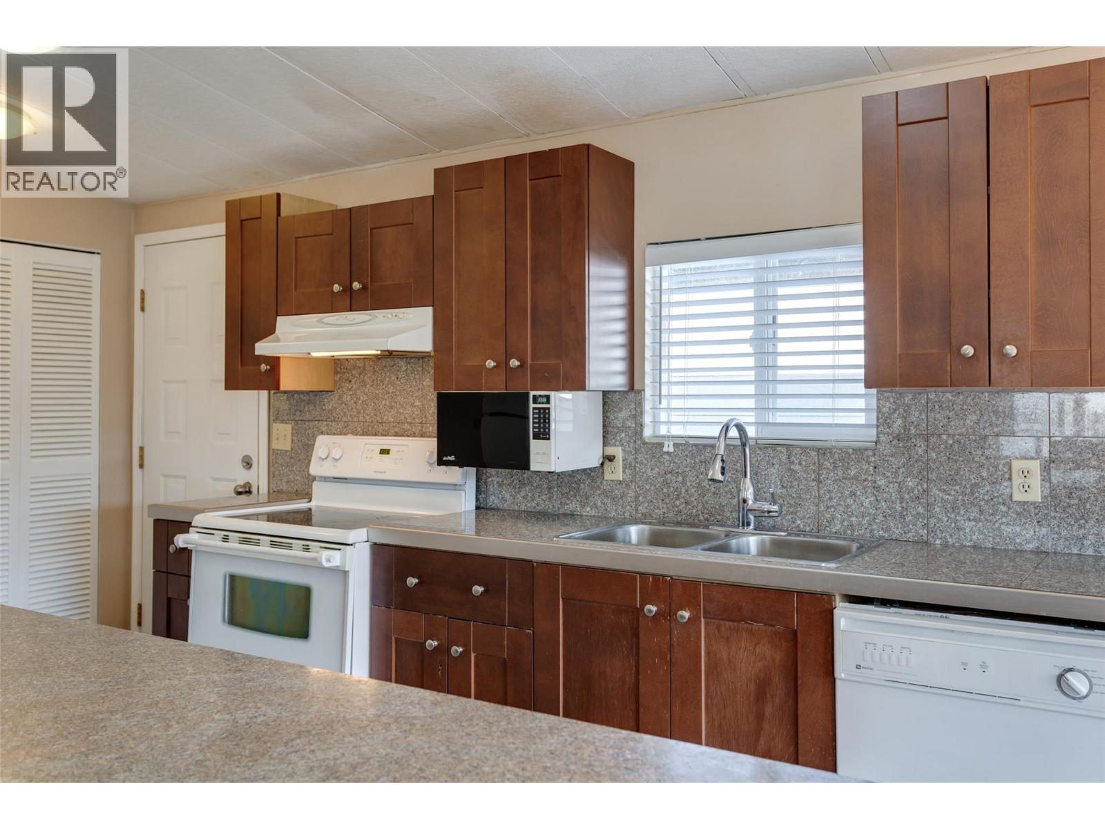 #51 3535 McCulloch Road Unit# 51 - 9