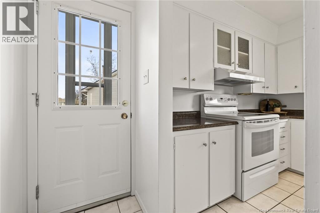 35 Queen Mary Crescent - 25