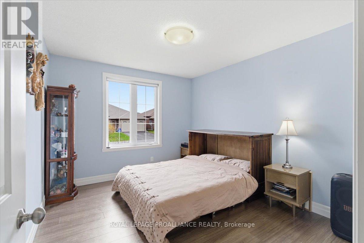 68 CORTLAND CRESCENT - 24