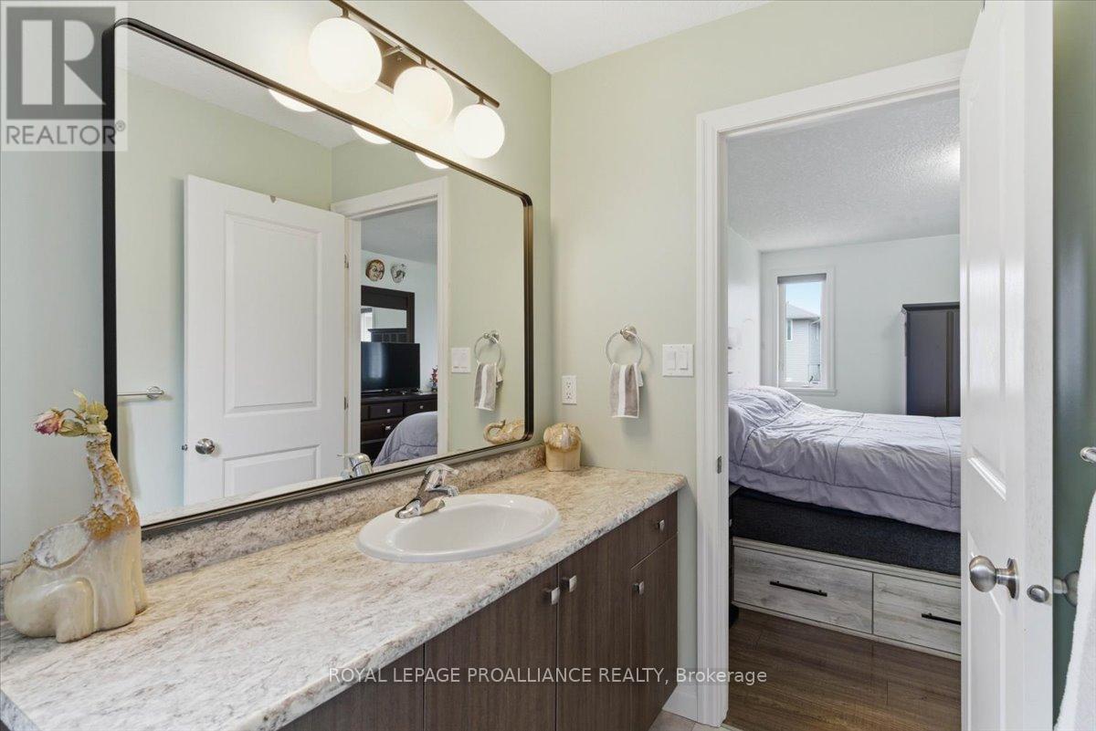 68 CORTLAND CRESCENT - 23