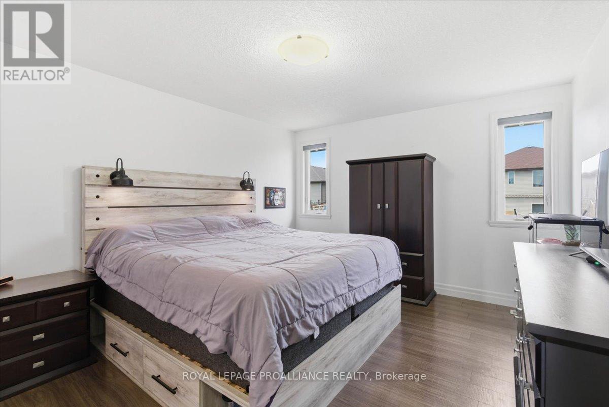 68 CORTLAND CRESCENT - 21