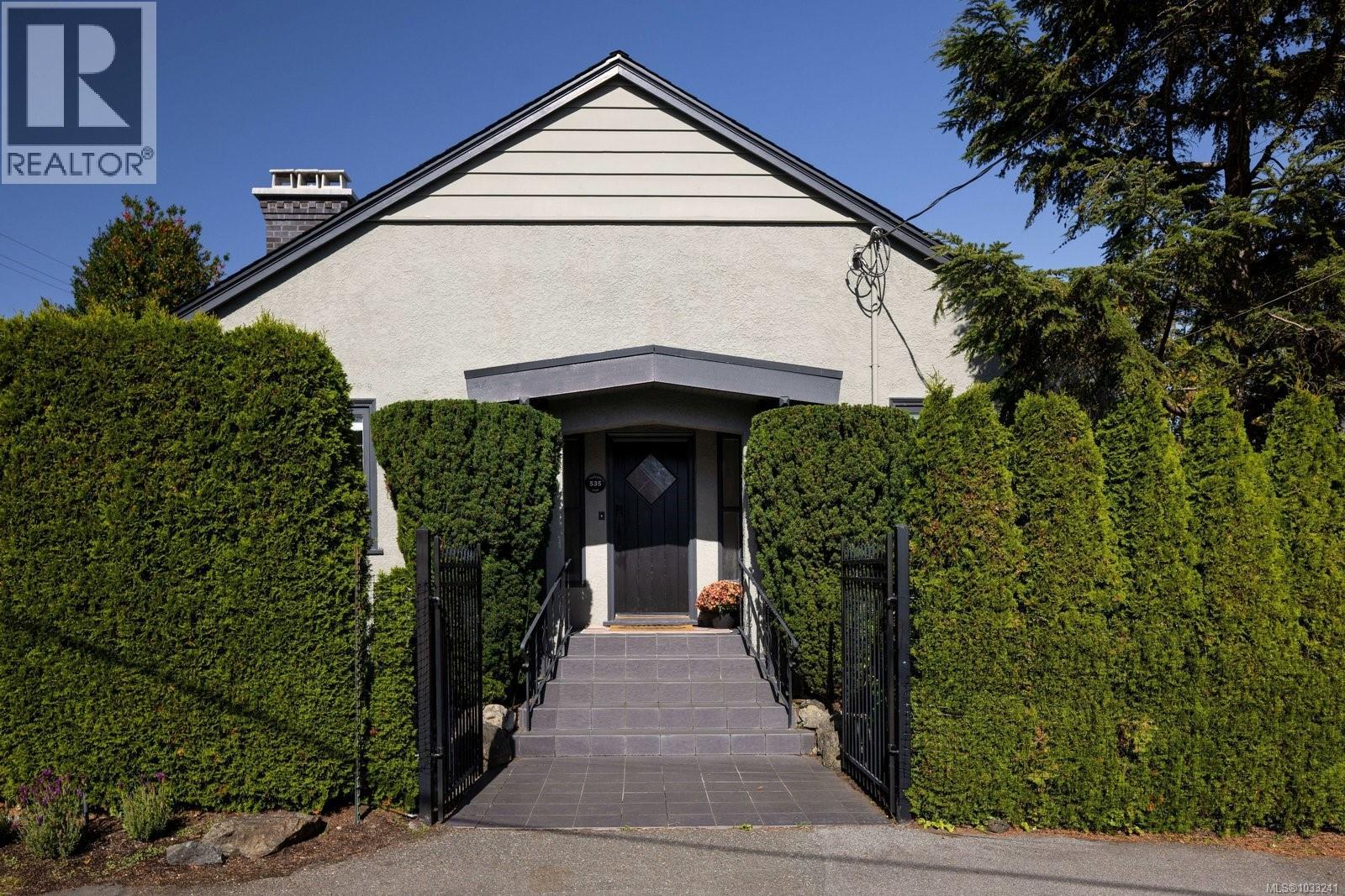  535 Falkland Road, Oak Bay