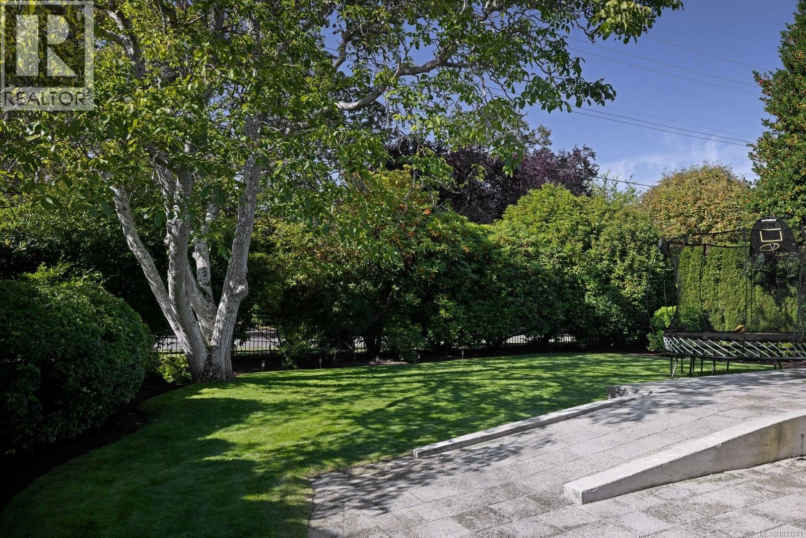 535 Falkland Rd - 30