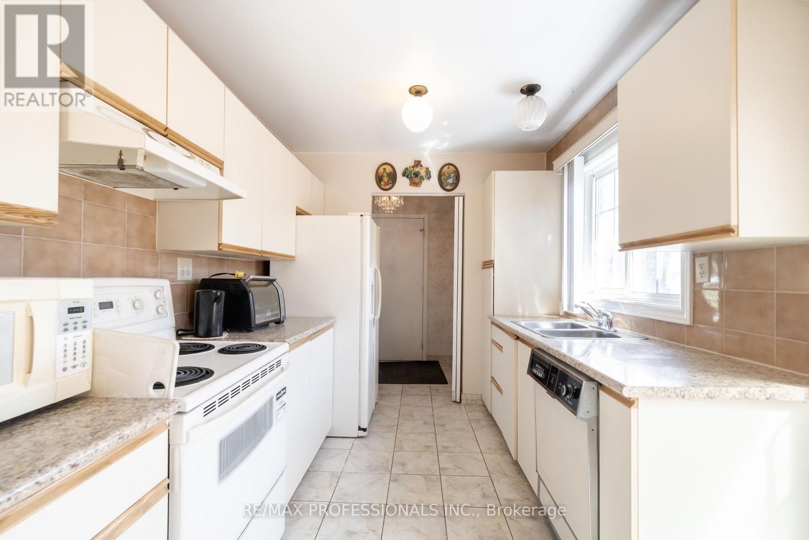 3435 MARTINS PINE CRESCENT - 3