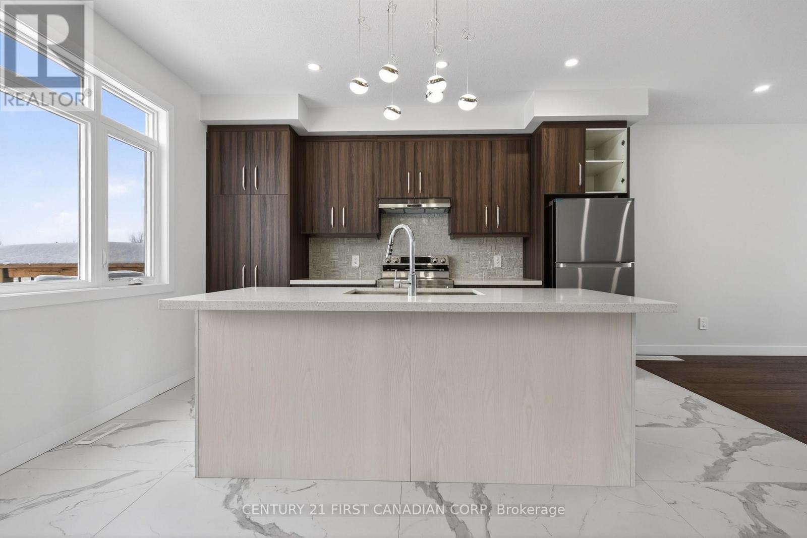 #16 349 SOUTHDALE ROAD E - 14