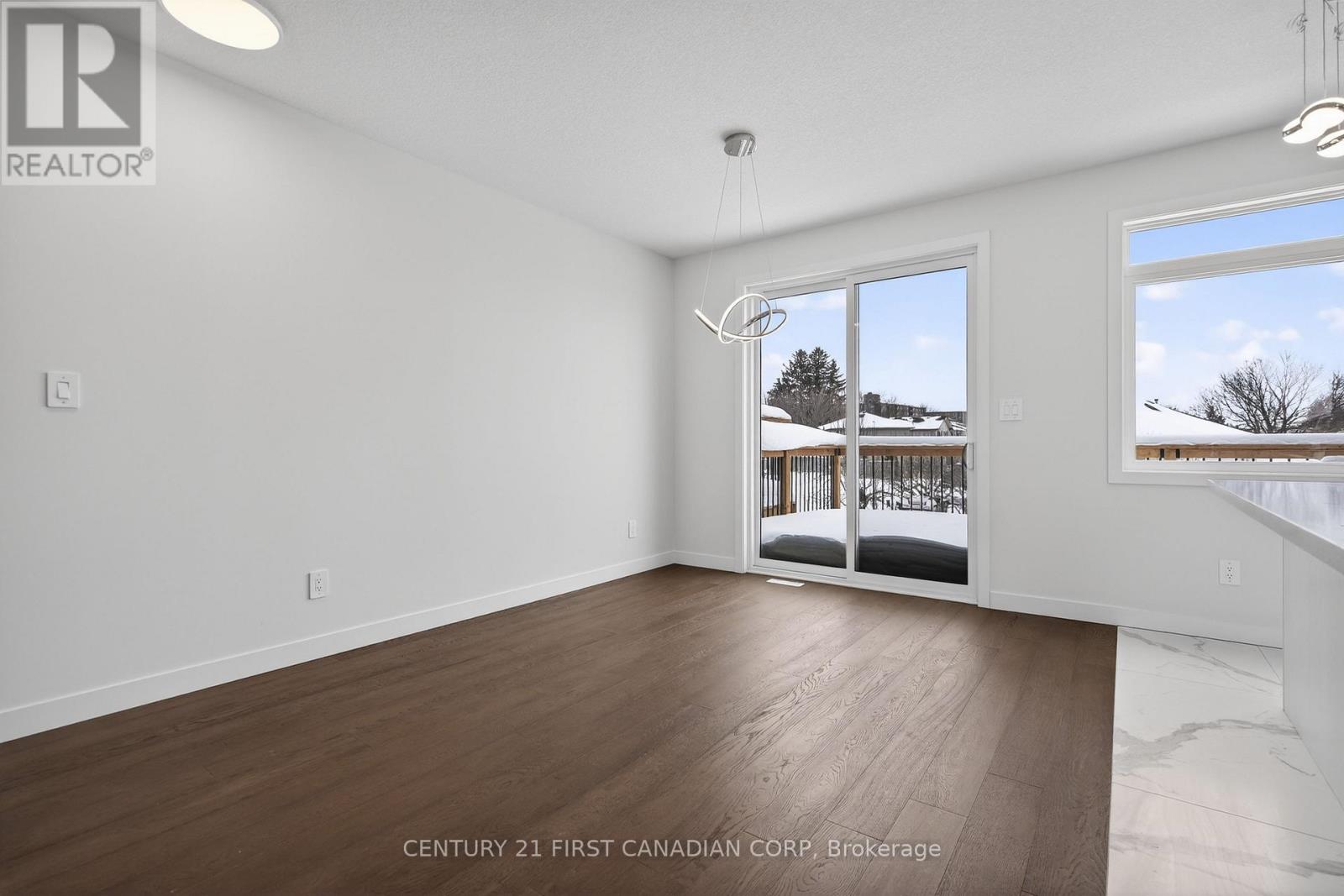 #16 349 SOUTHDALE ROAD E - 11