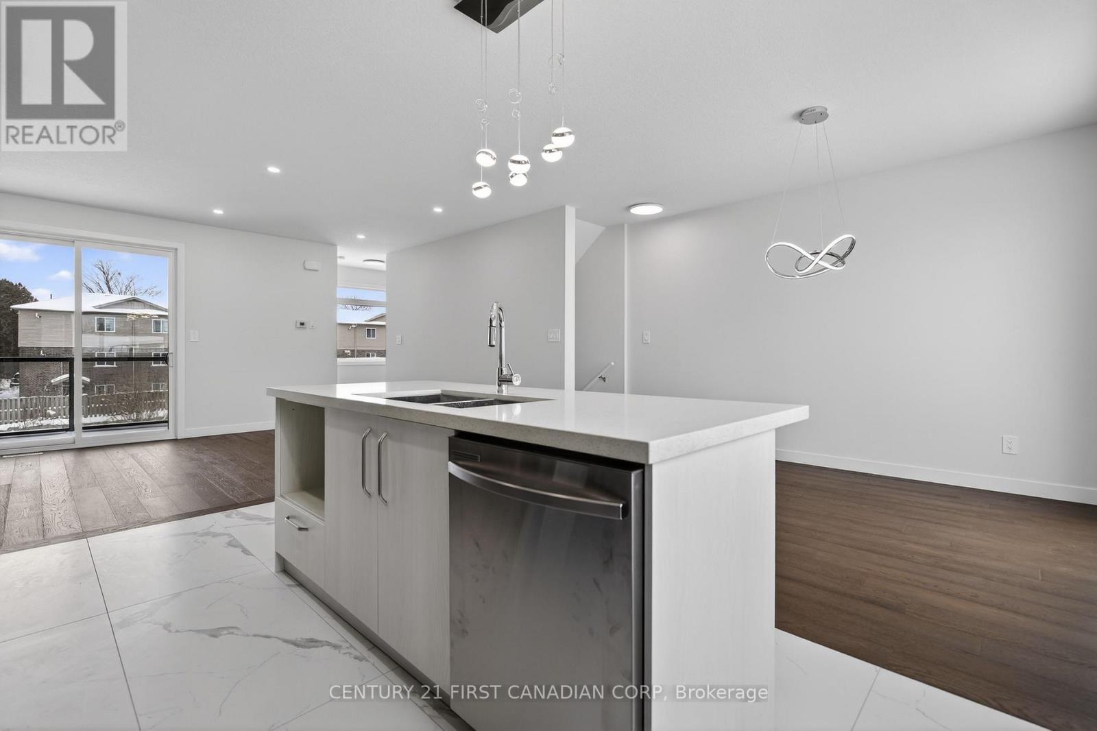 #16 349 SOUTHDALE ROAD E - 16