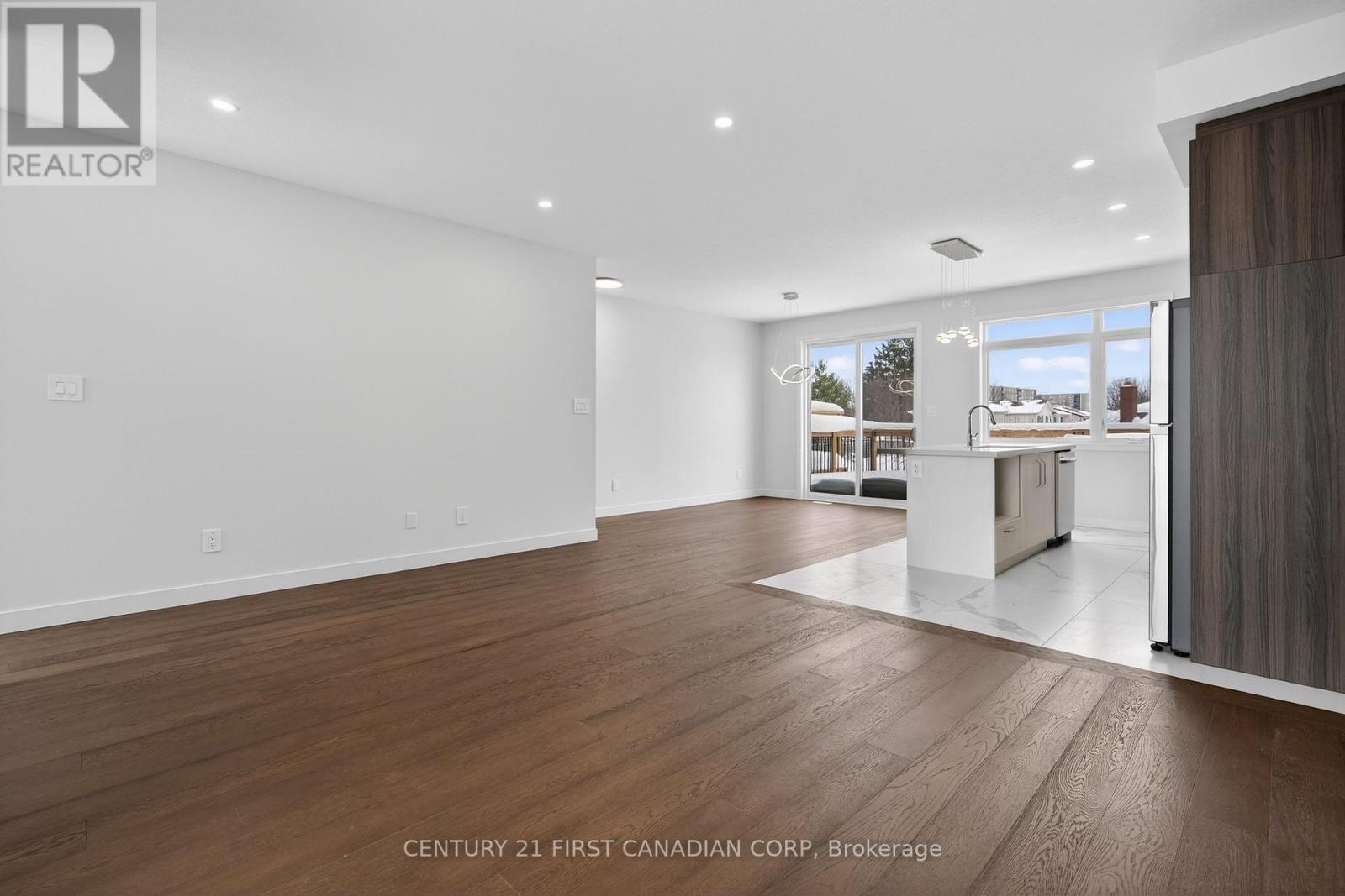 #16 349 SOUTHDALE ROAD E - 22