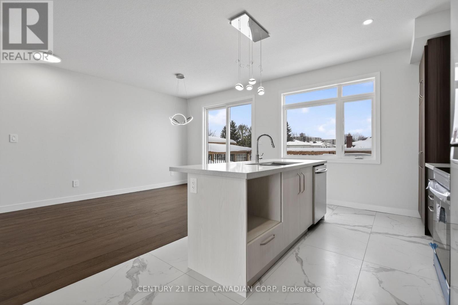 #16 349 SOUTHDALE ROAD E - 18