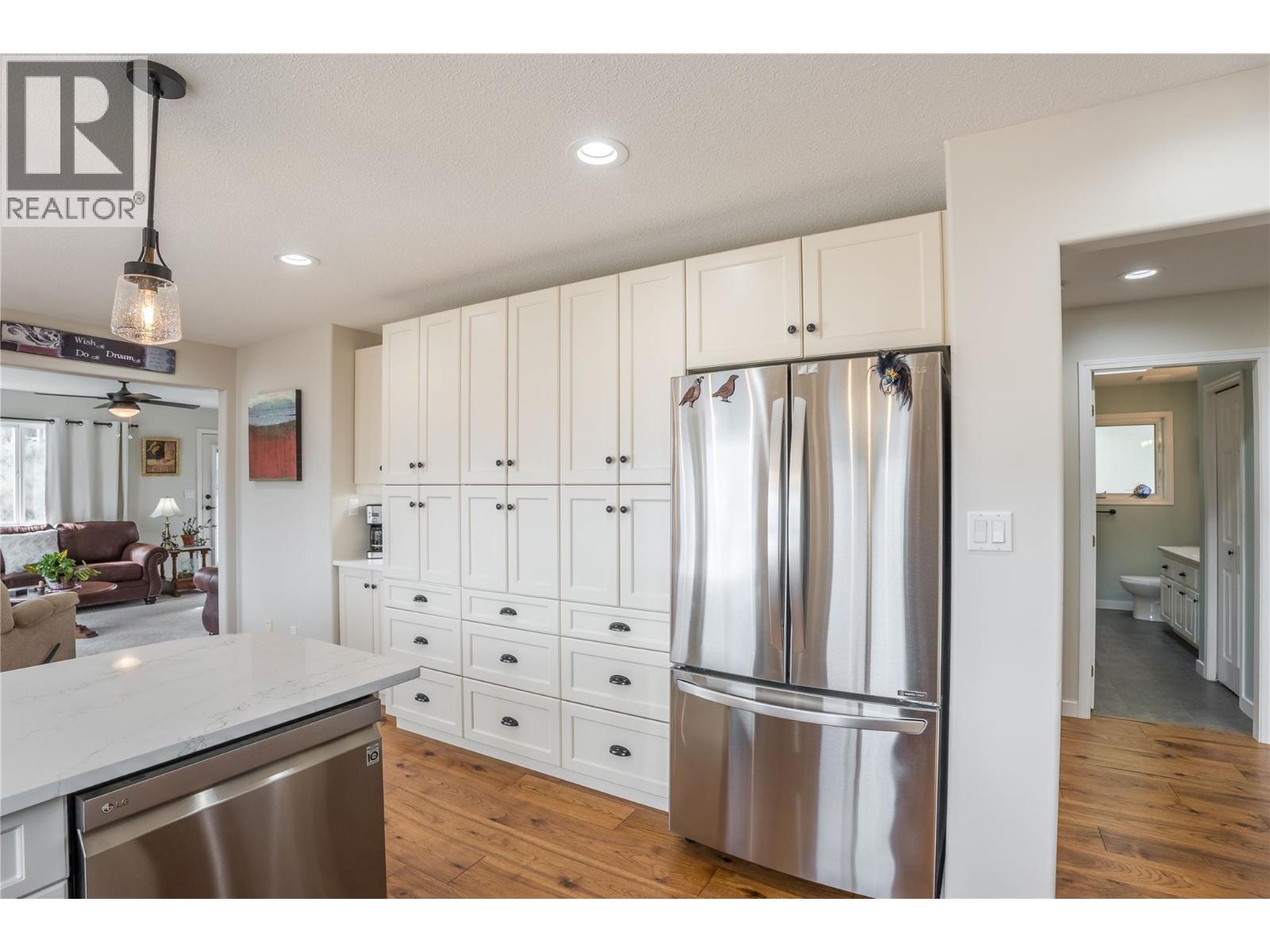 10804 GIANTS HEAD Road, Summerland