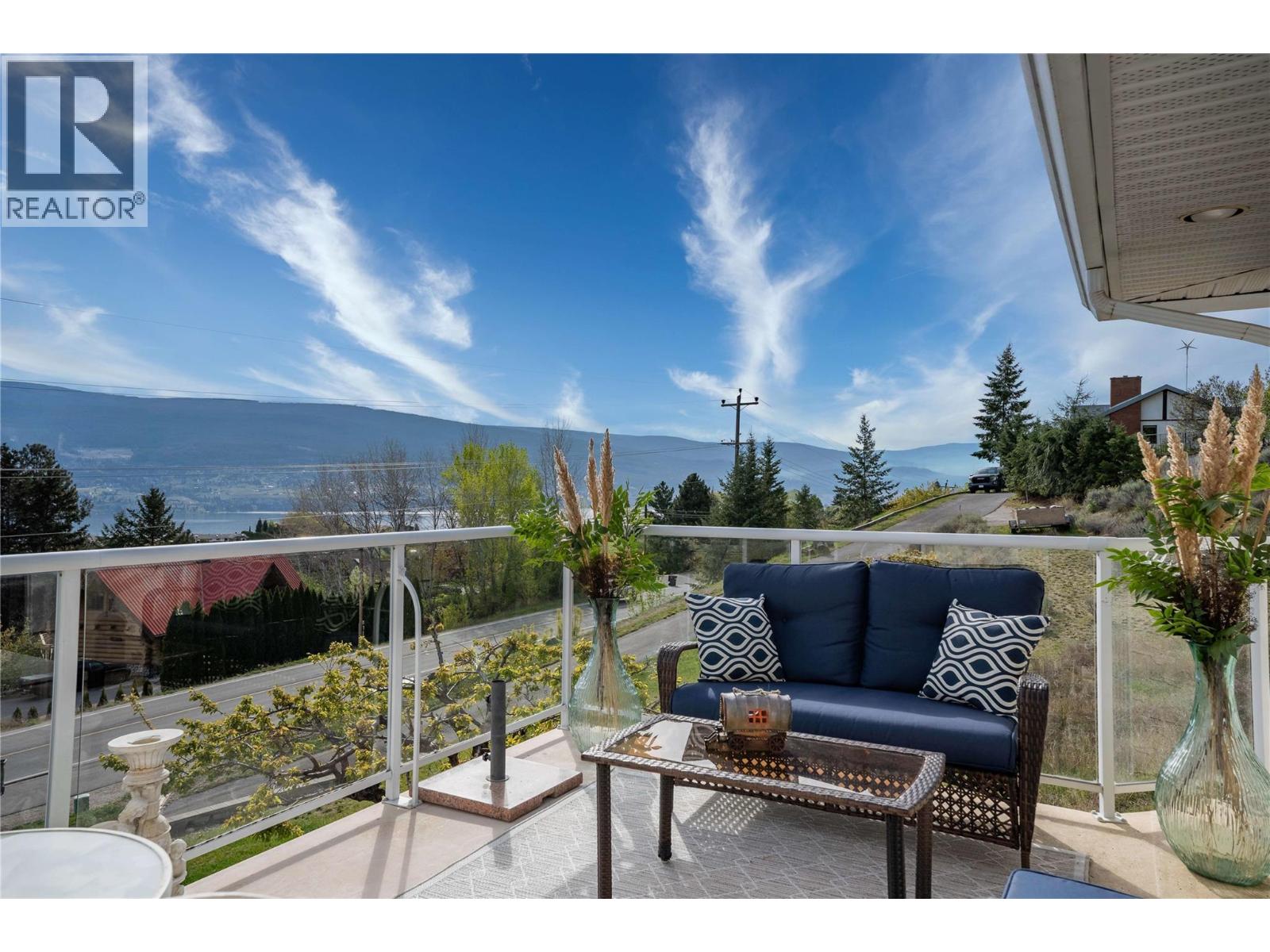 10804 GIANTS HEAD Road, Summerland