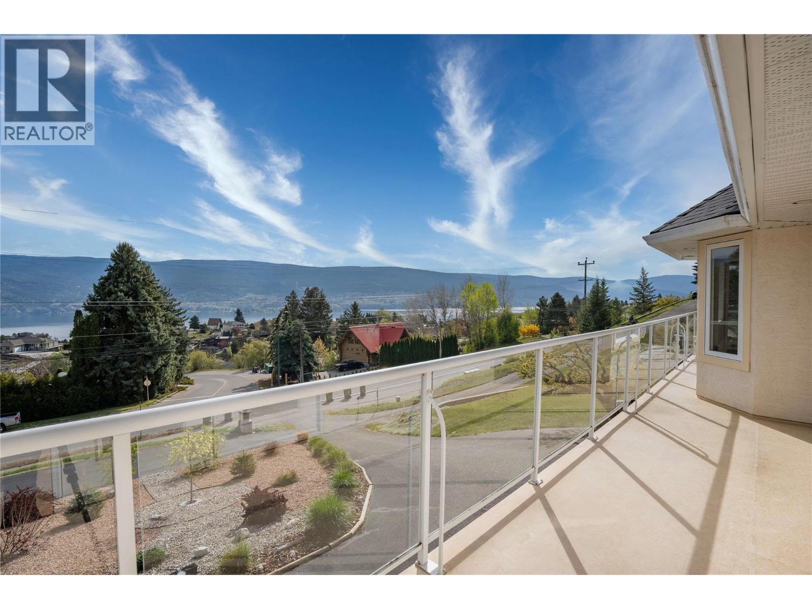 10804 GIANTS HEAD Road, Summerland
