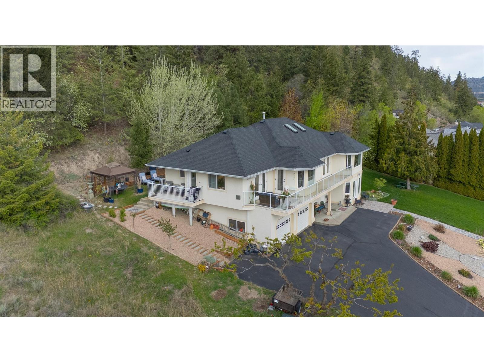 10804 GIANTS HEAD Road, Summerland