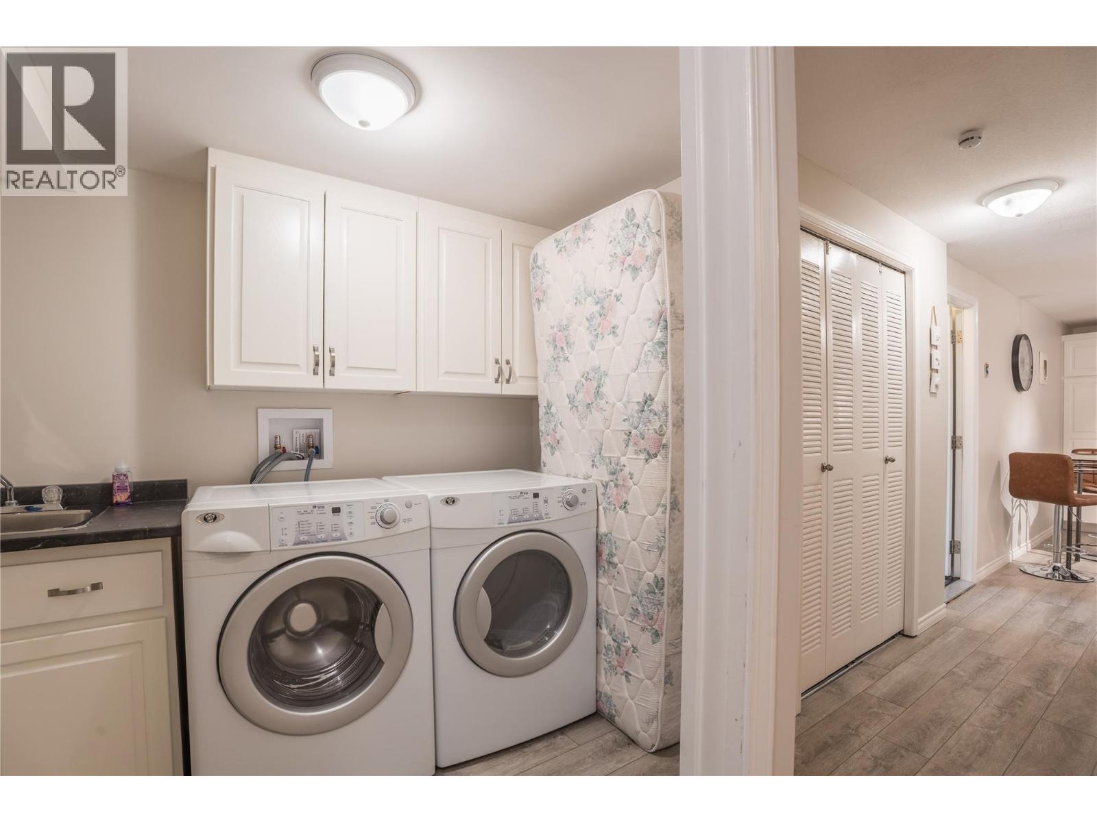 10804 GIANTS HEAD Road, Summerland