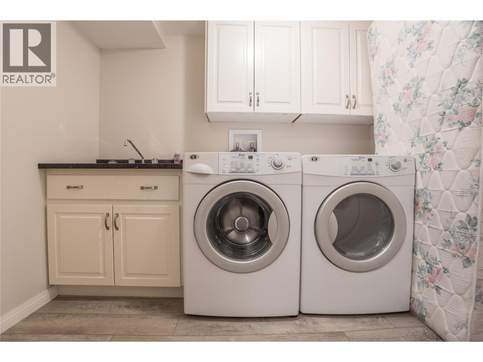 10804 GIANTS HEAD Road, Summerland