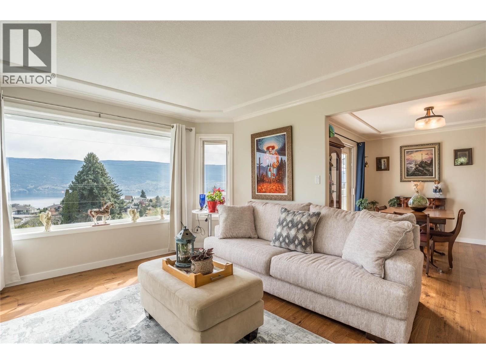 10804 GIANTS HEAD Road, Summerland