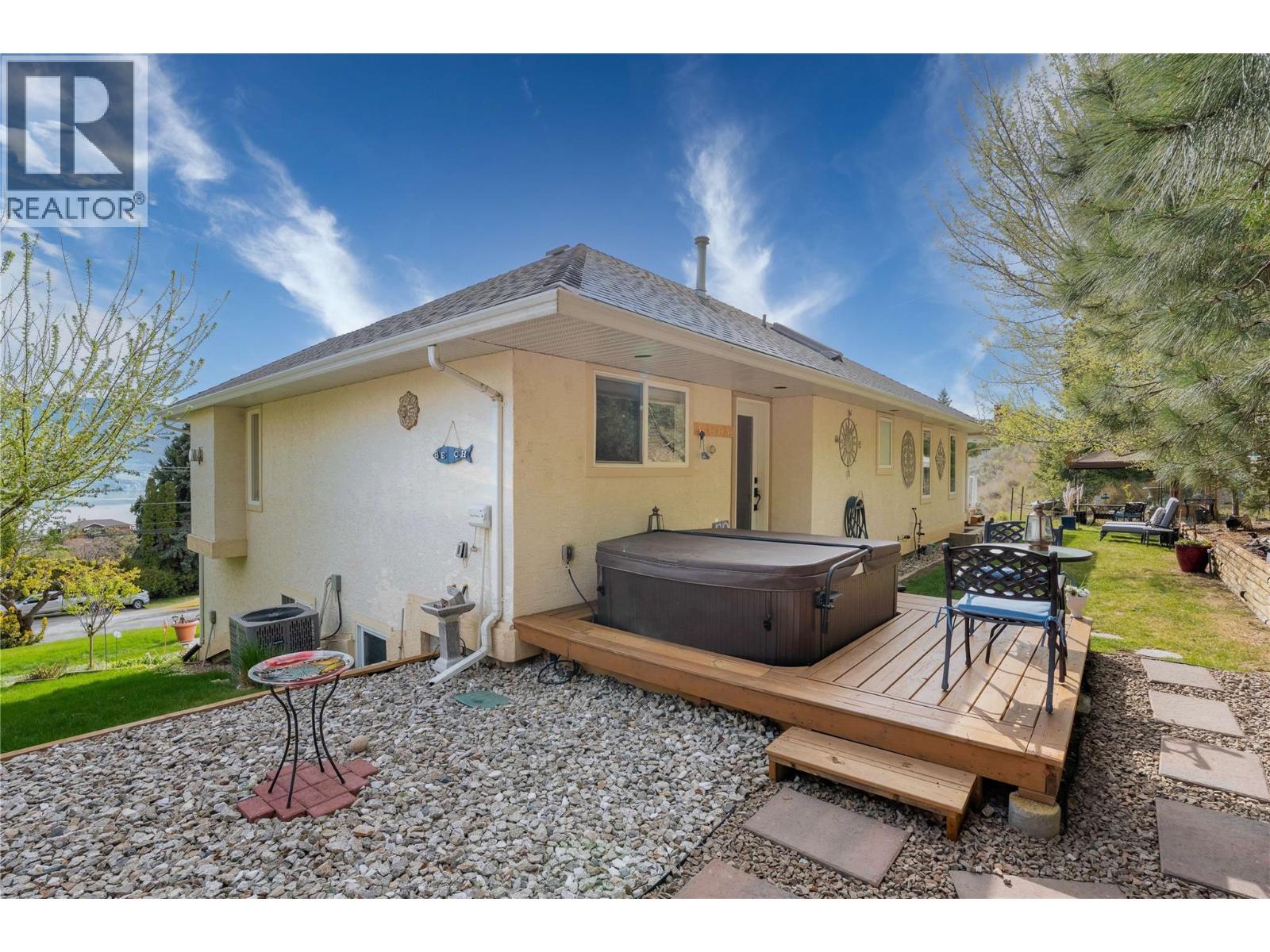 10804 GIANTS HEAD Road, Summerland