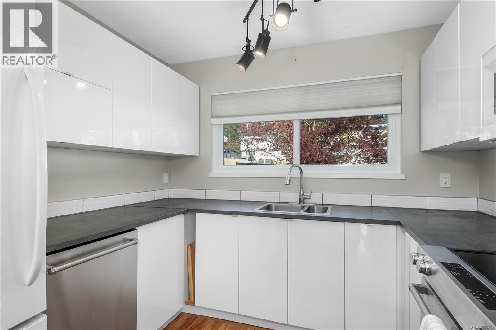 #13 400 Robron Rd - 6