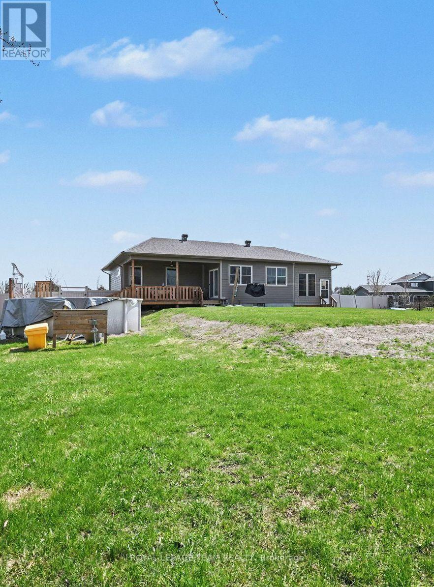 121 GRASSHOPPER LANE — photo 28