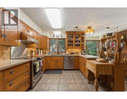 Kitchen - 8257 Rogers Road, Vernon, BC V1B3M7 Photo 9