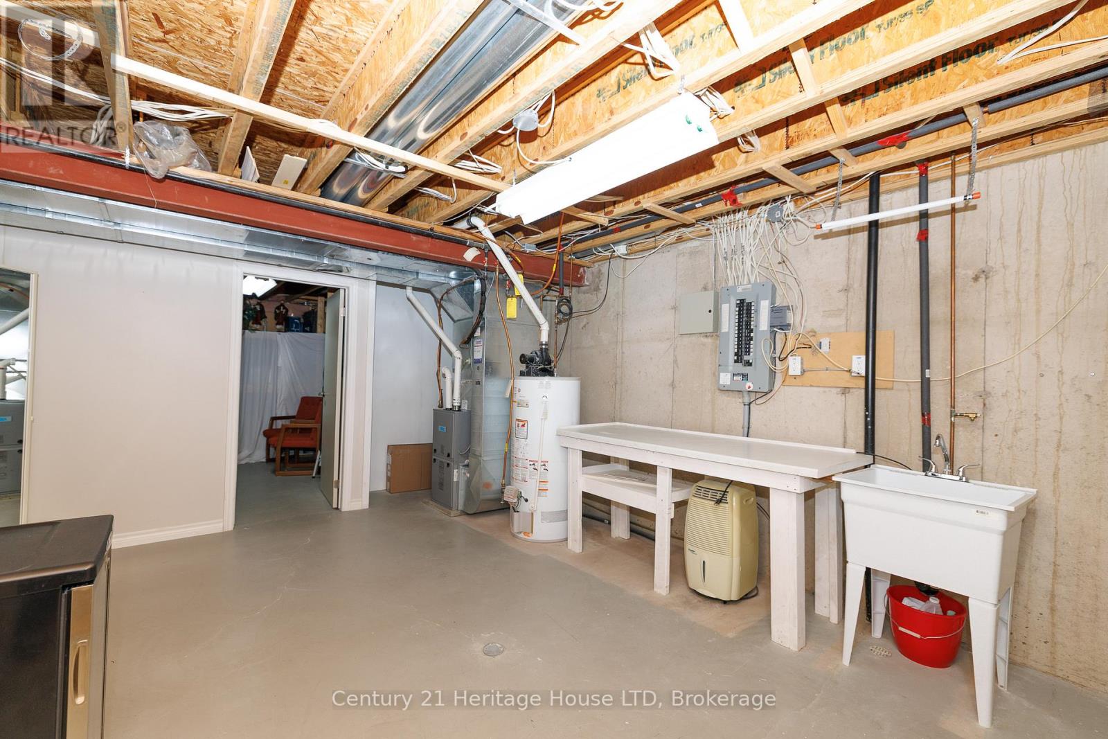Utility room with laundry sink