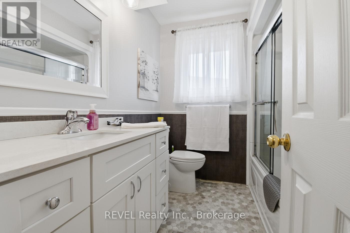 108 RICHMOND STREET — photo 19