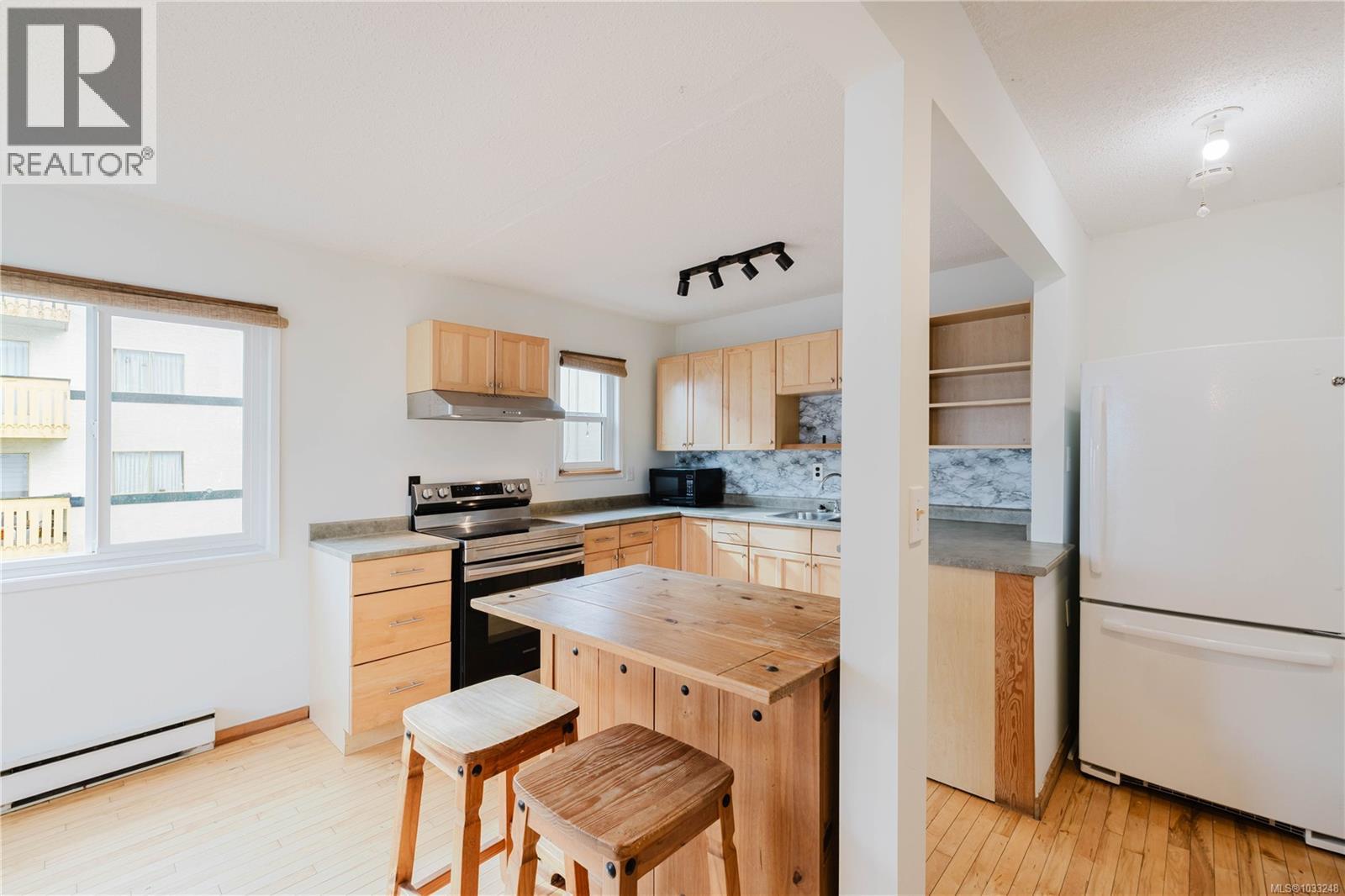 #302 229 Ontario St - 10