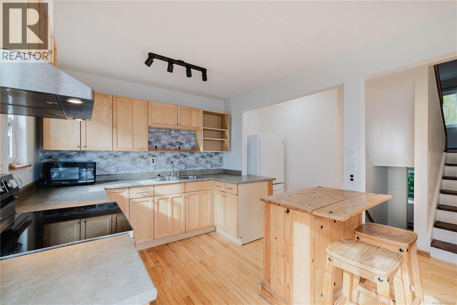 #302 229 Ontario St - 11