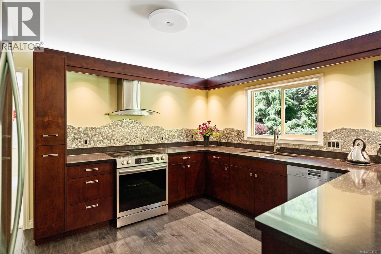  11340 Hedgerow Drive, North Saanich