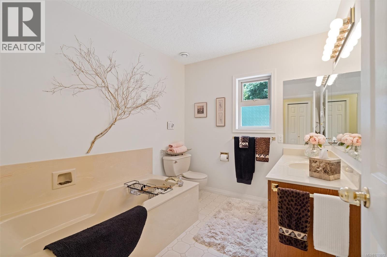  11340 Hedgerow Drive, North Saanich
