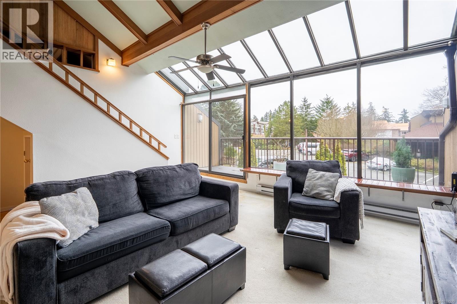 493D 4678 Elk Lake Drive, Saanich