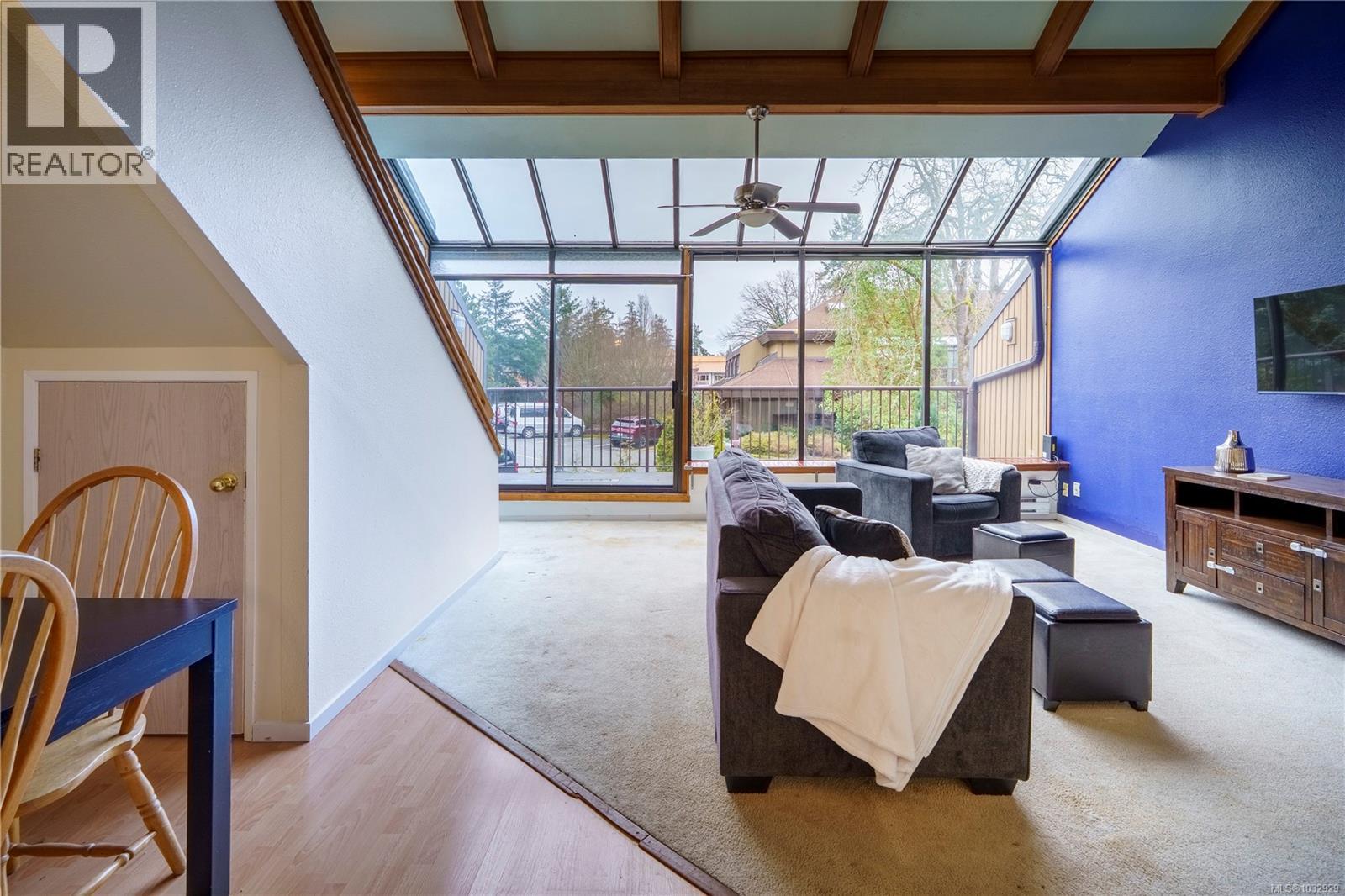 493D 4678 Elk Lake Drive, Saanich