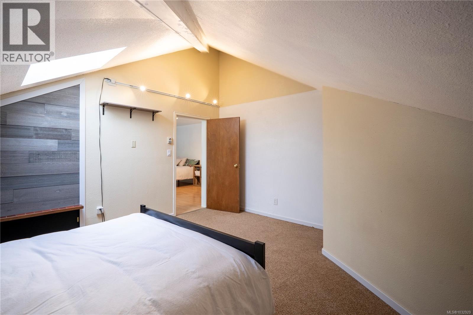 493D 4678 Elk Lake Drive, Saanich