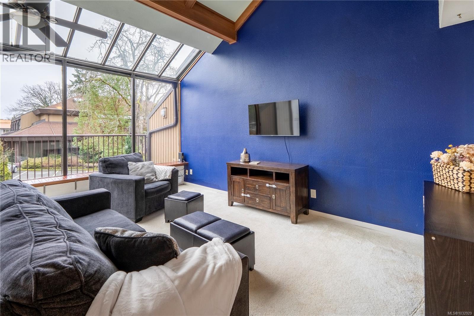 493D 4678 Elk Lake Drive, Saanich