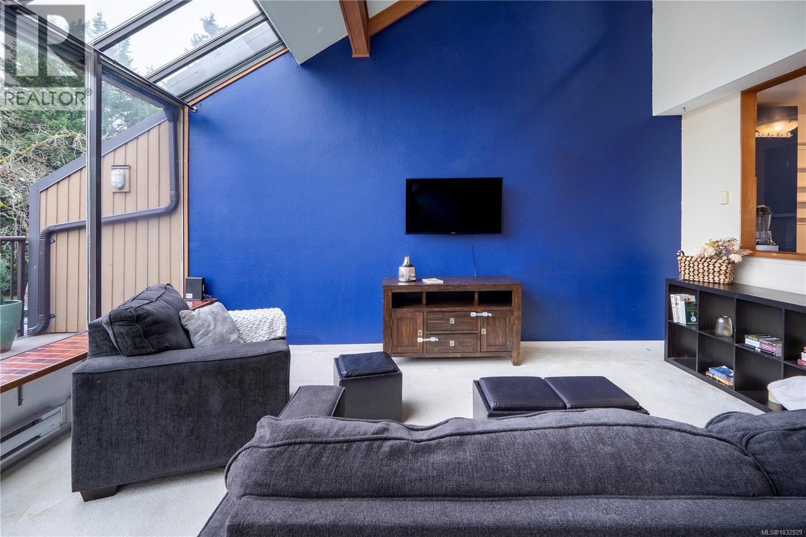 493D 4678 Elk Lake Drive, Saanich