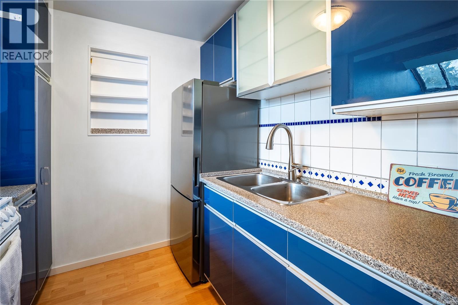 493D 4678 Elk Lake Drive, Saanich